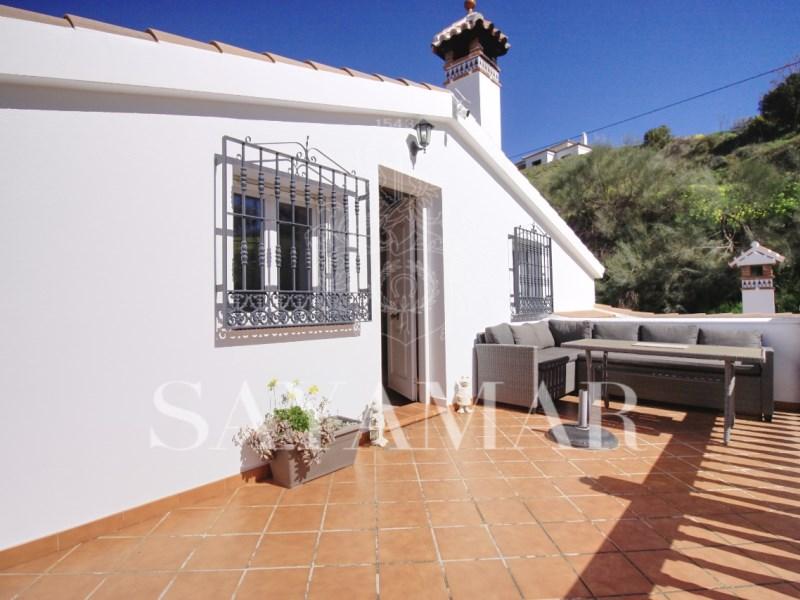 Villa for Sale in Sayalonga