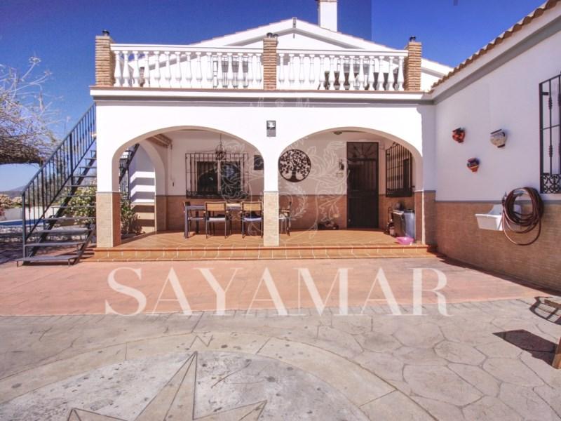 Villa for Sale in Sayalonga