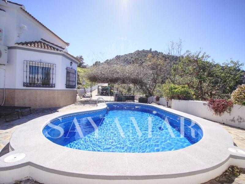 Villa for Sale in Sayalonga