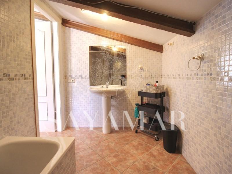 Villa for Sale in Sayalonga
