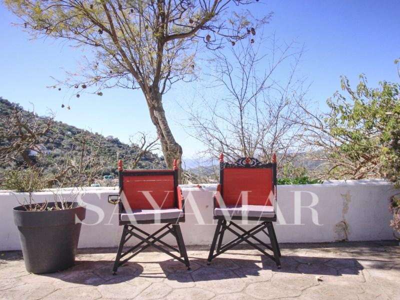 Villa for Sale in Sayalonga