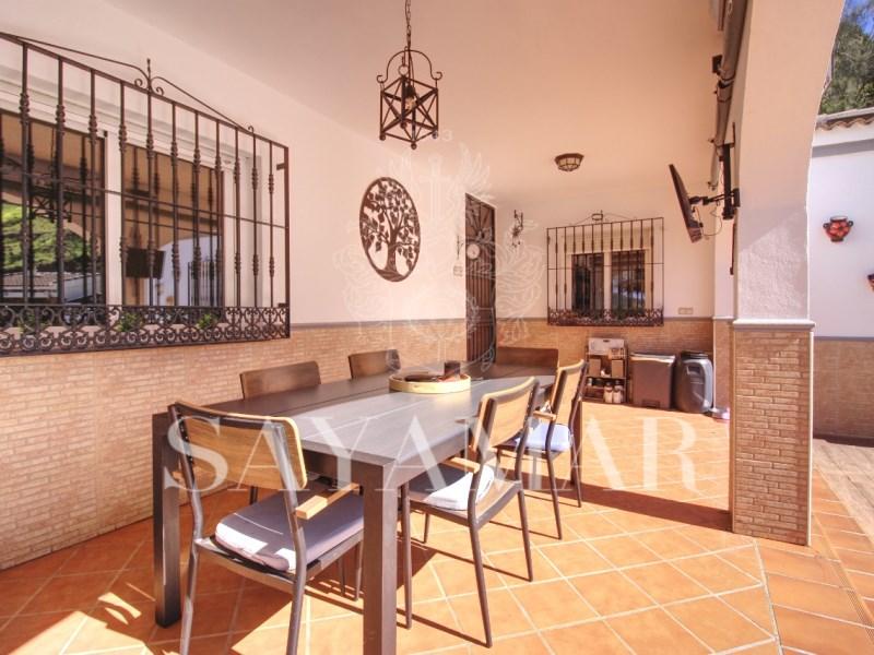 Villa for Sale in Sayalonga