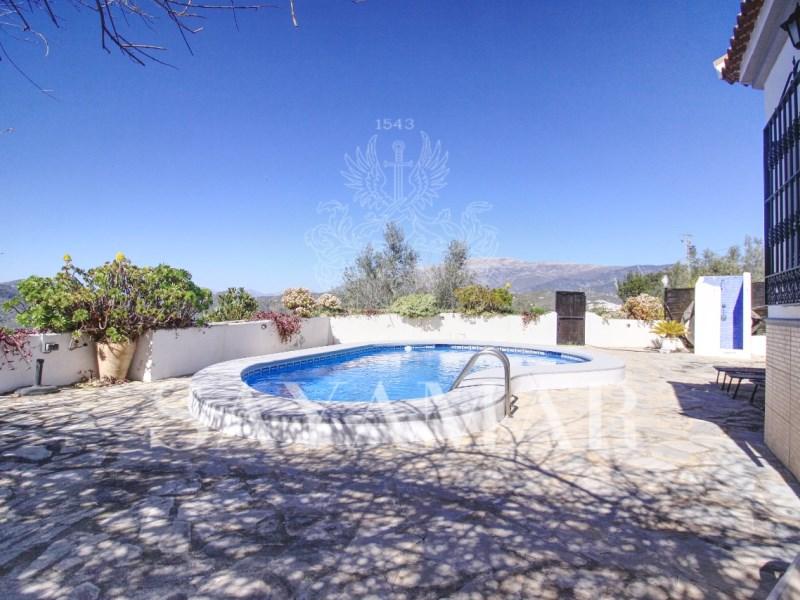 Villa for Sale in Sayalonga
