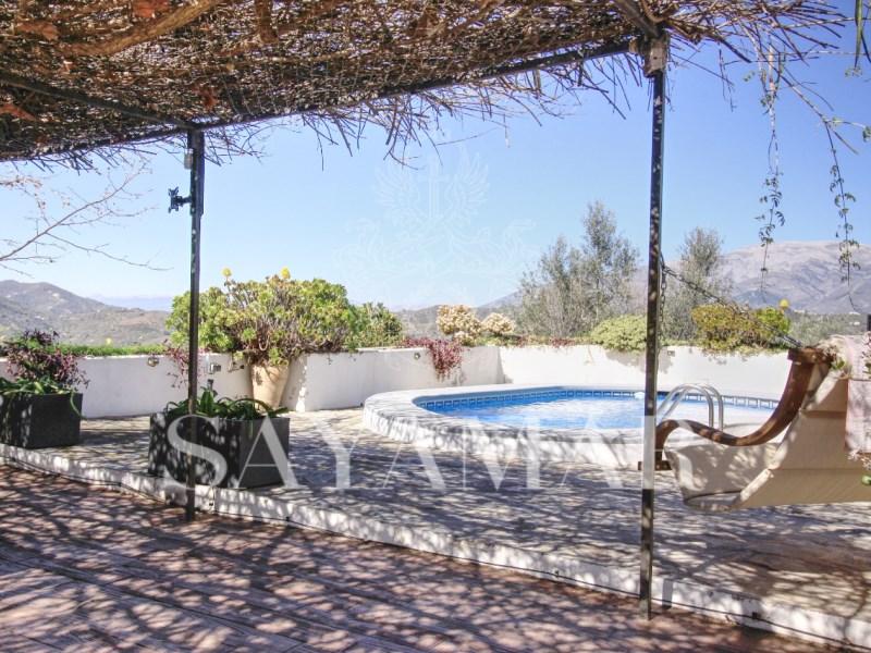 Villa for Sale in Sayalonga