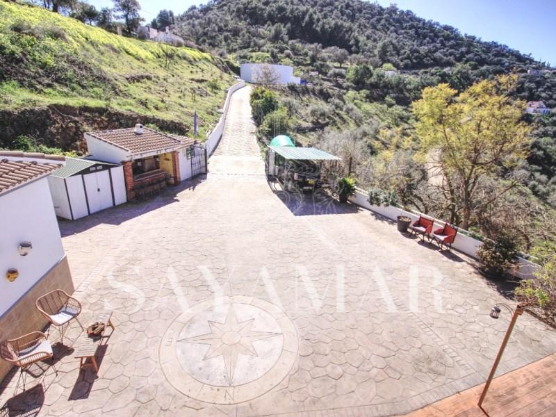 Villa for Sale in Sayalonga