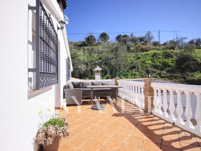 Villa for Sale in Sayalonga