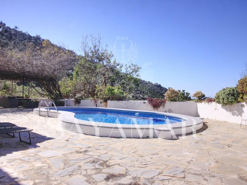 Villa for Sale in Sayalonga