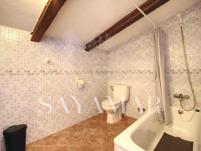 Villa for Sale in Sayalonga