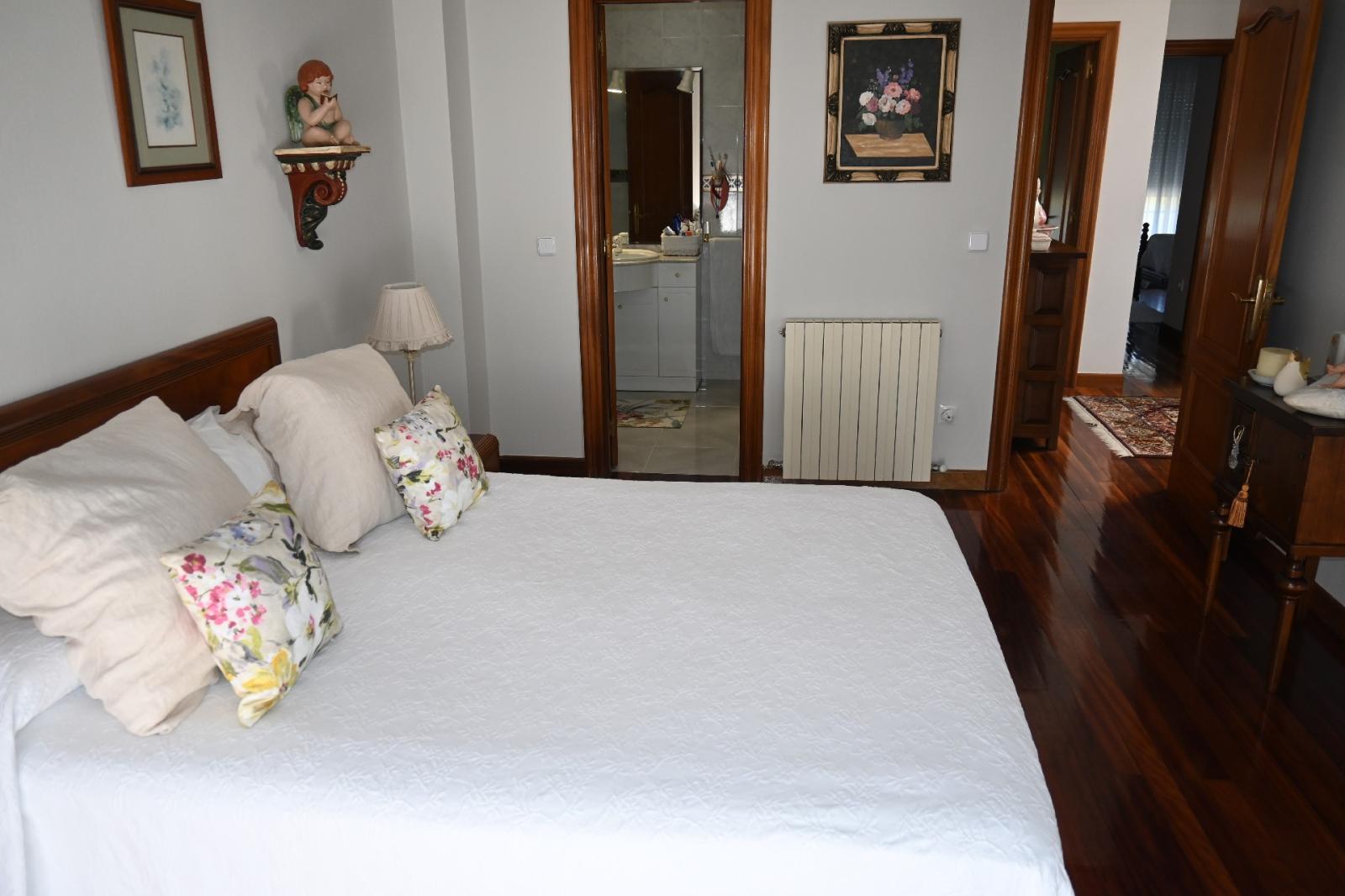 Chalet for Sale in Piélagos