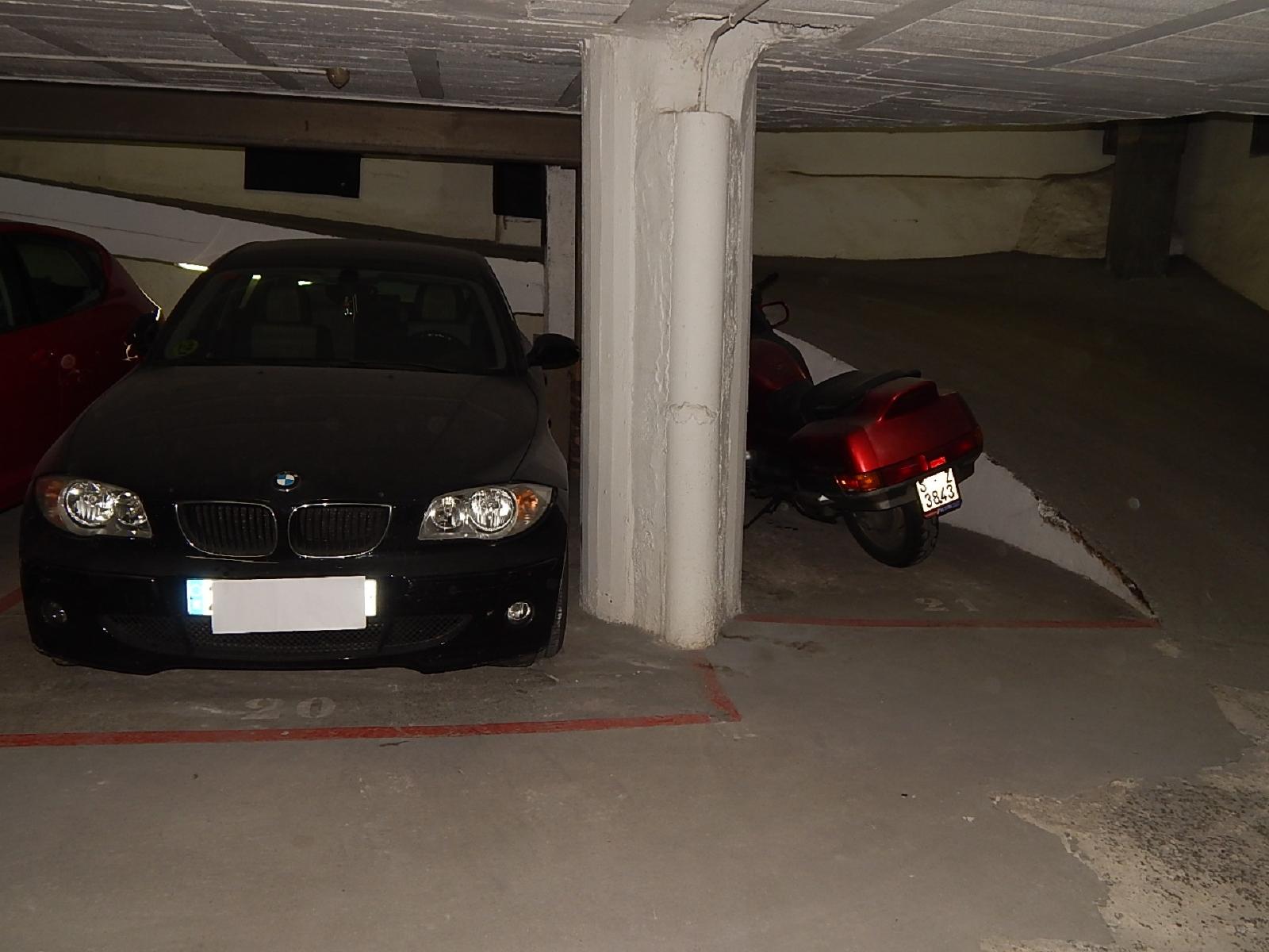Garage for Sale in Santander