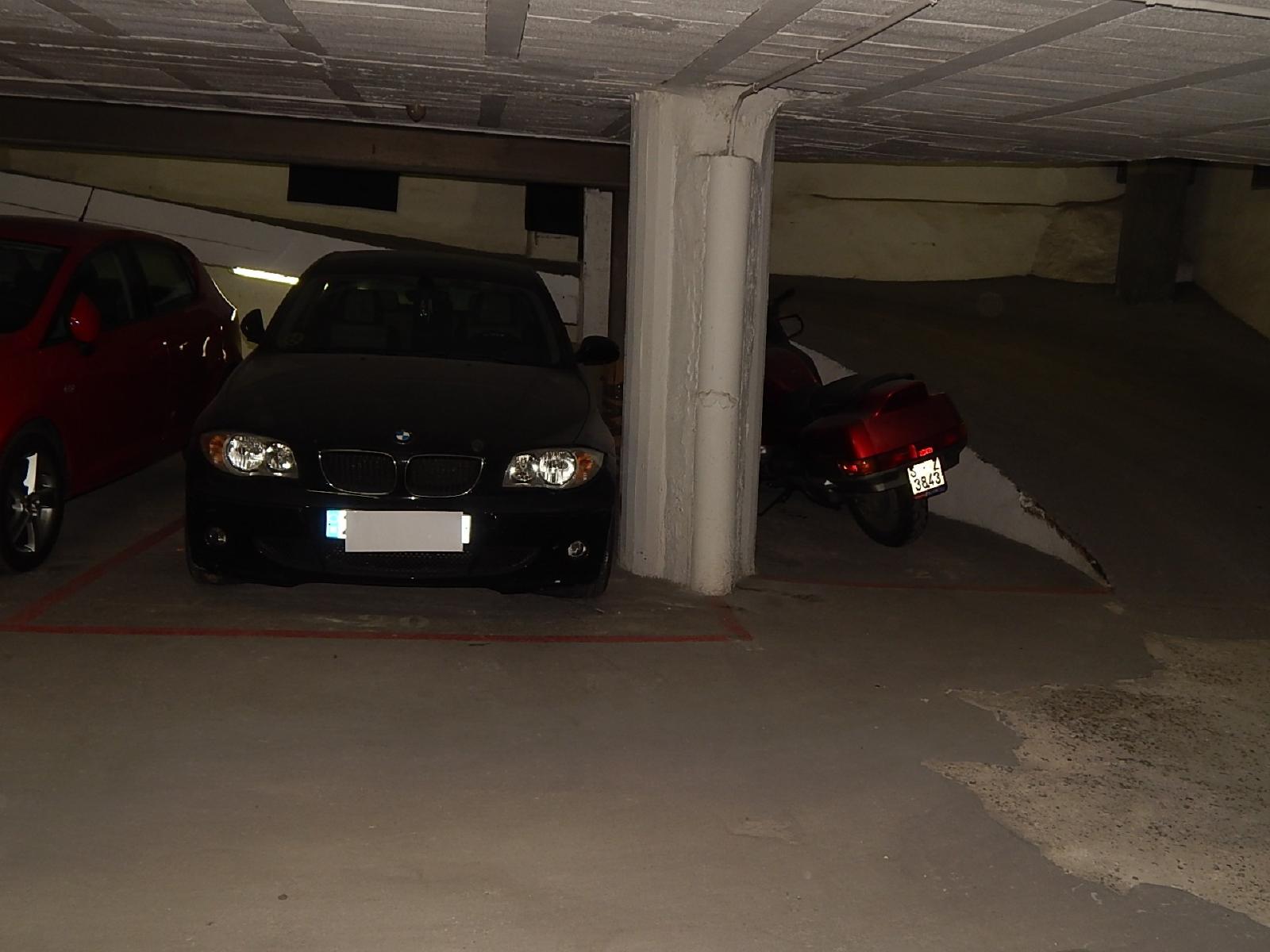 Garage for Sale in Santander