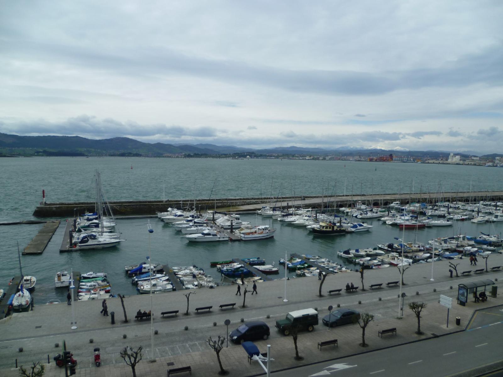 Garage for Sale in Santander