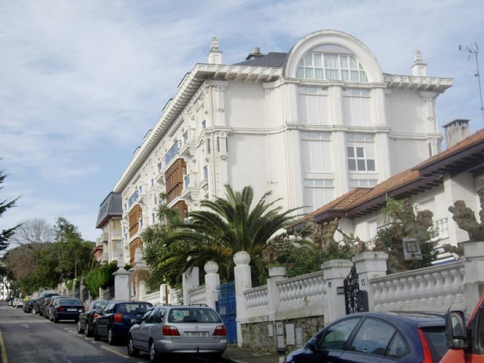 Garage for Sale in Santander