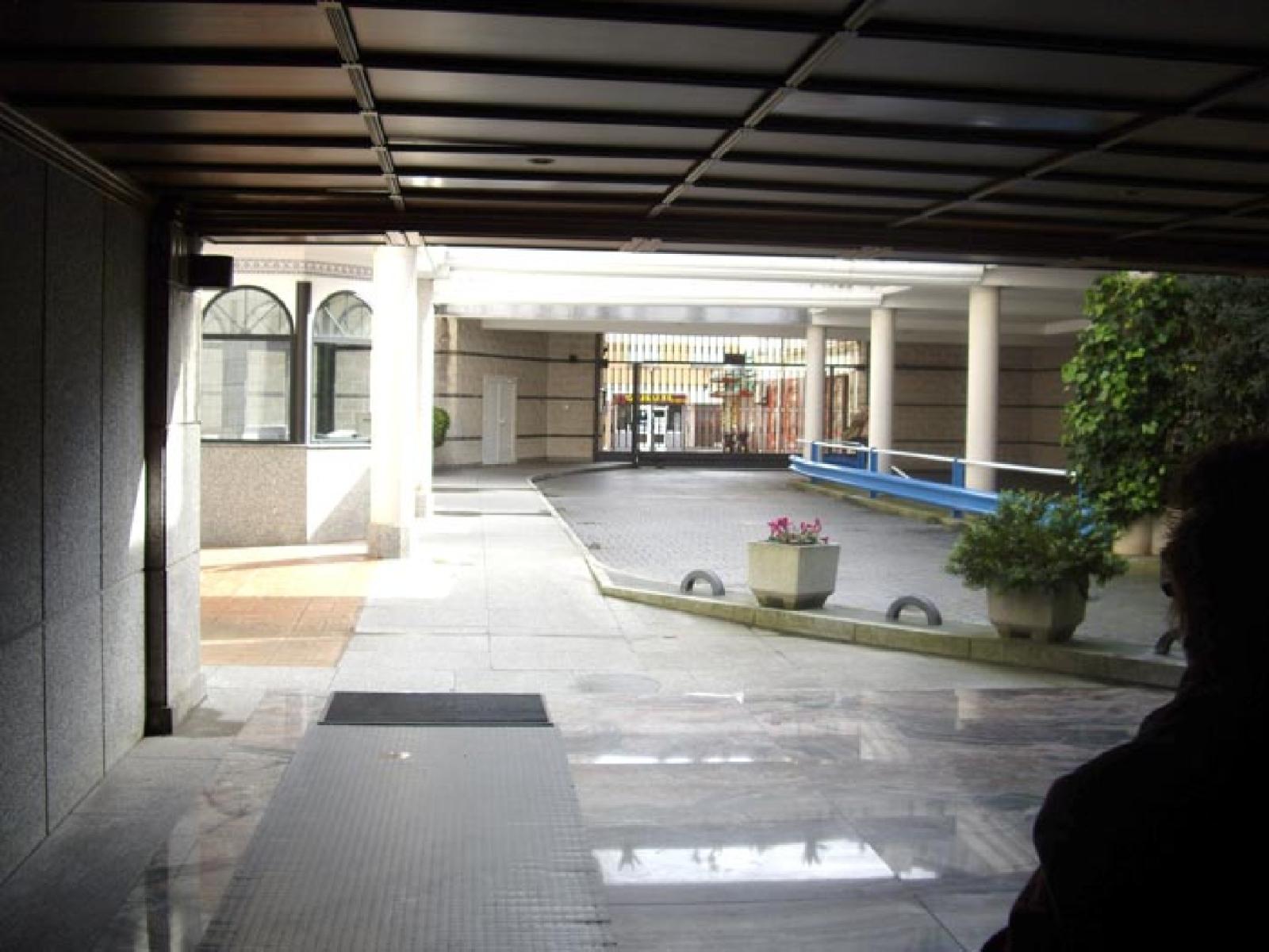 Garage for Sale in Santander