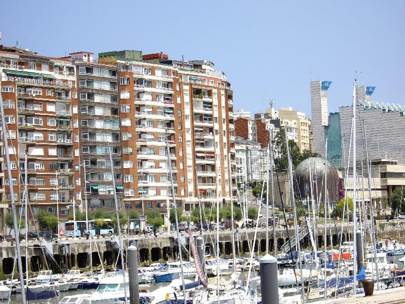 Garage for Sale in Santander