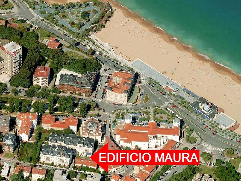 Garage for Sale in Santander