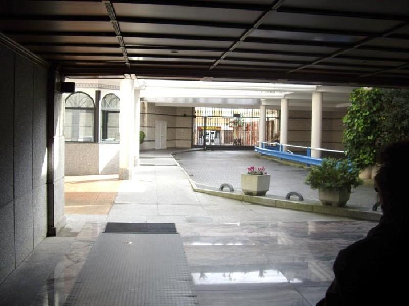 Garage for Sale in Santander