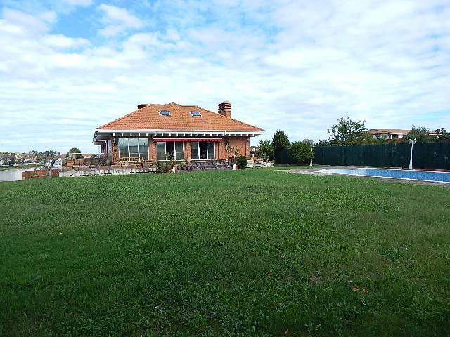 Chalet for Sale in Santa Cruz de Bezana