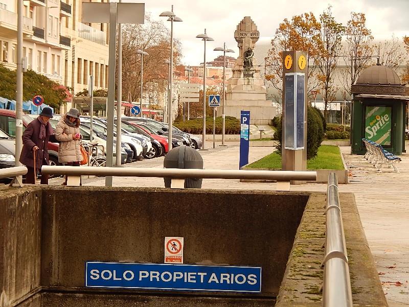 Garage for Sale in Santander