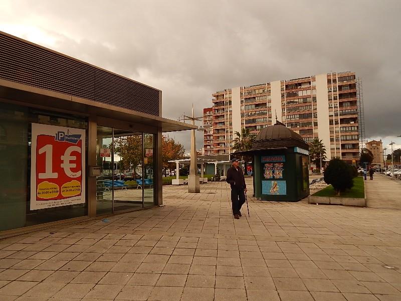 Garage for Sale in Santander
