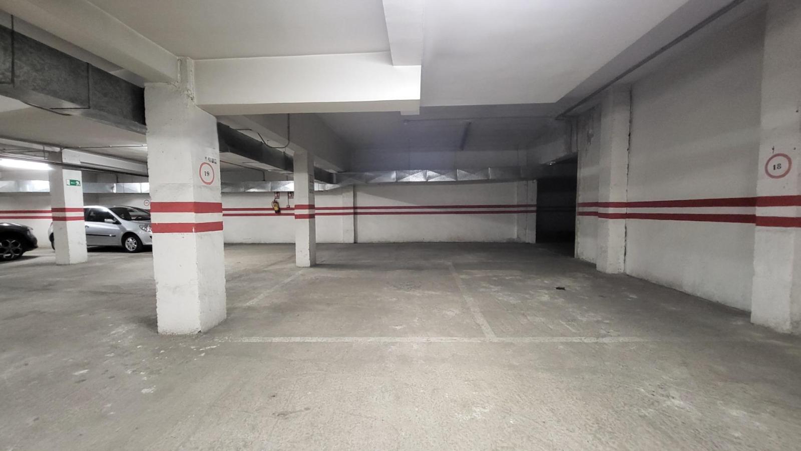 Garage for Sale in Ávila