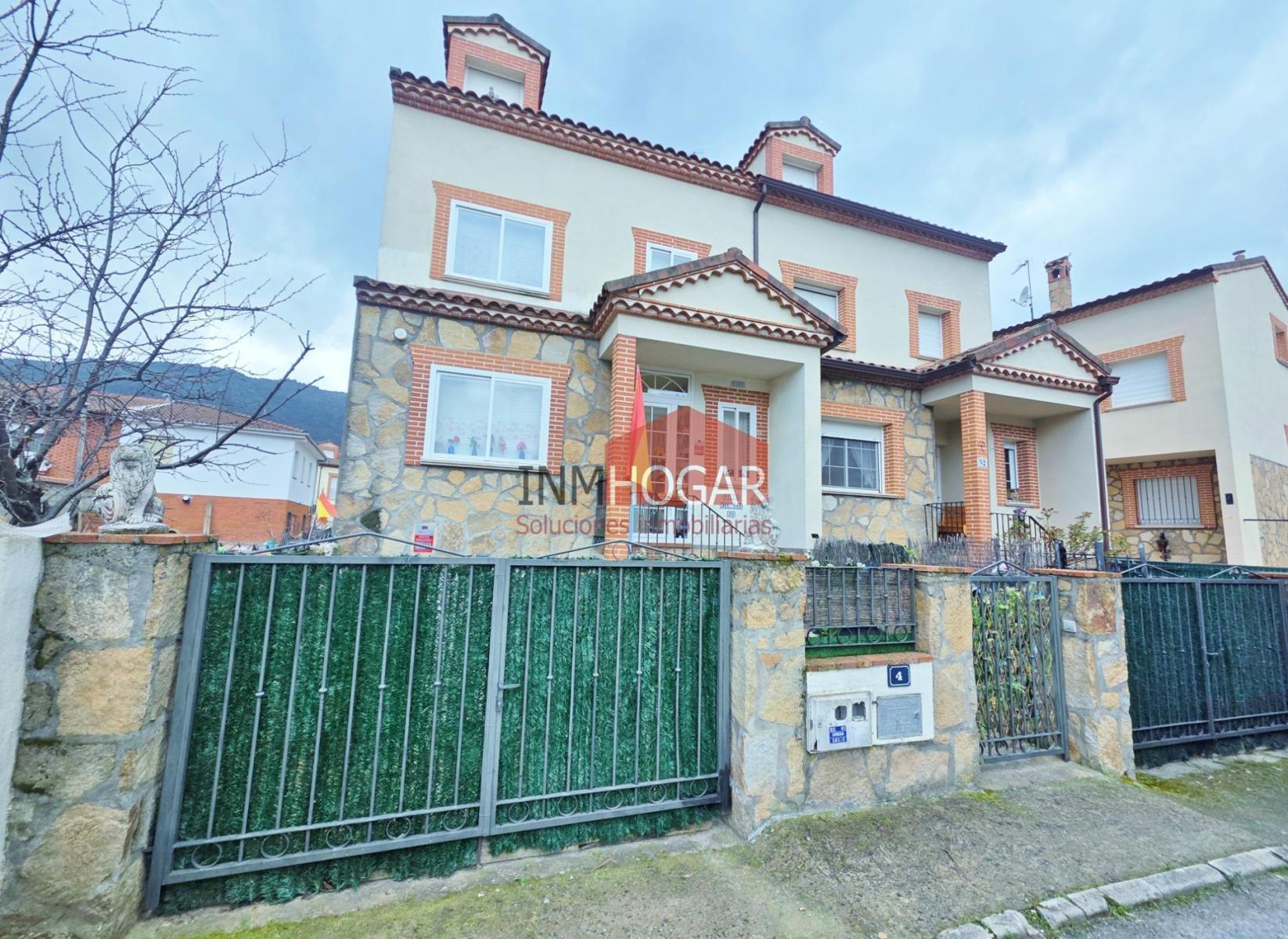 Adosado en Venta en Navaluenga