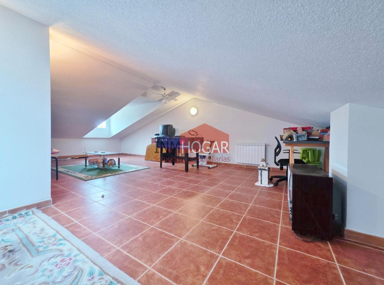 Adosado en Venta en Navaluenga