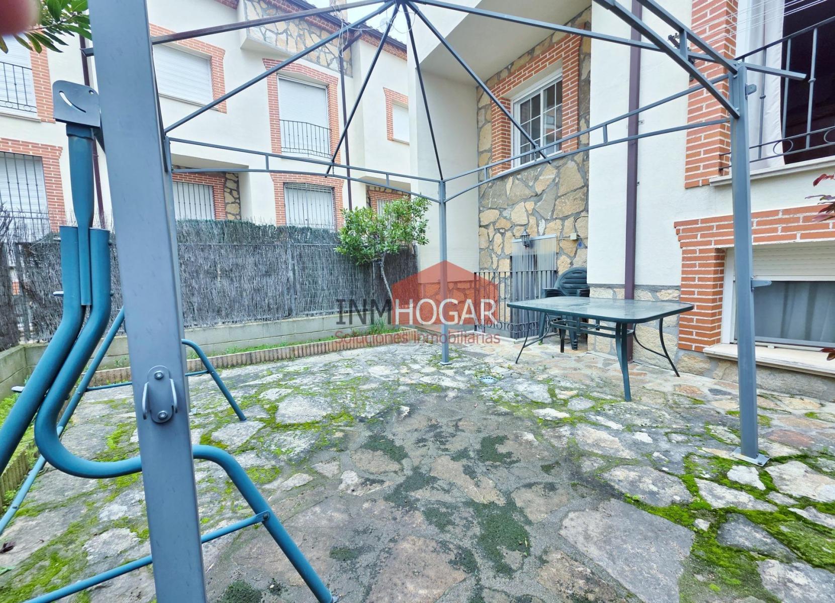 Adosado en Venta en Navaluenga