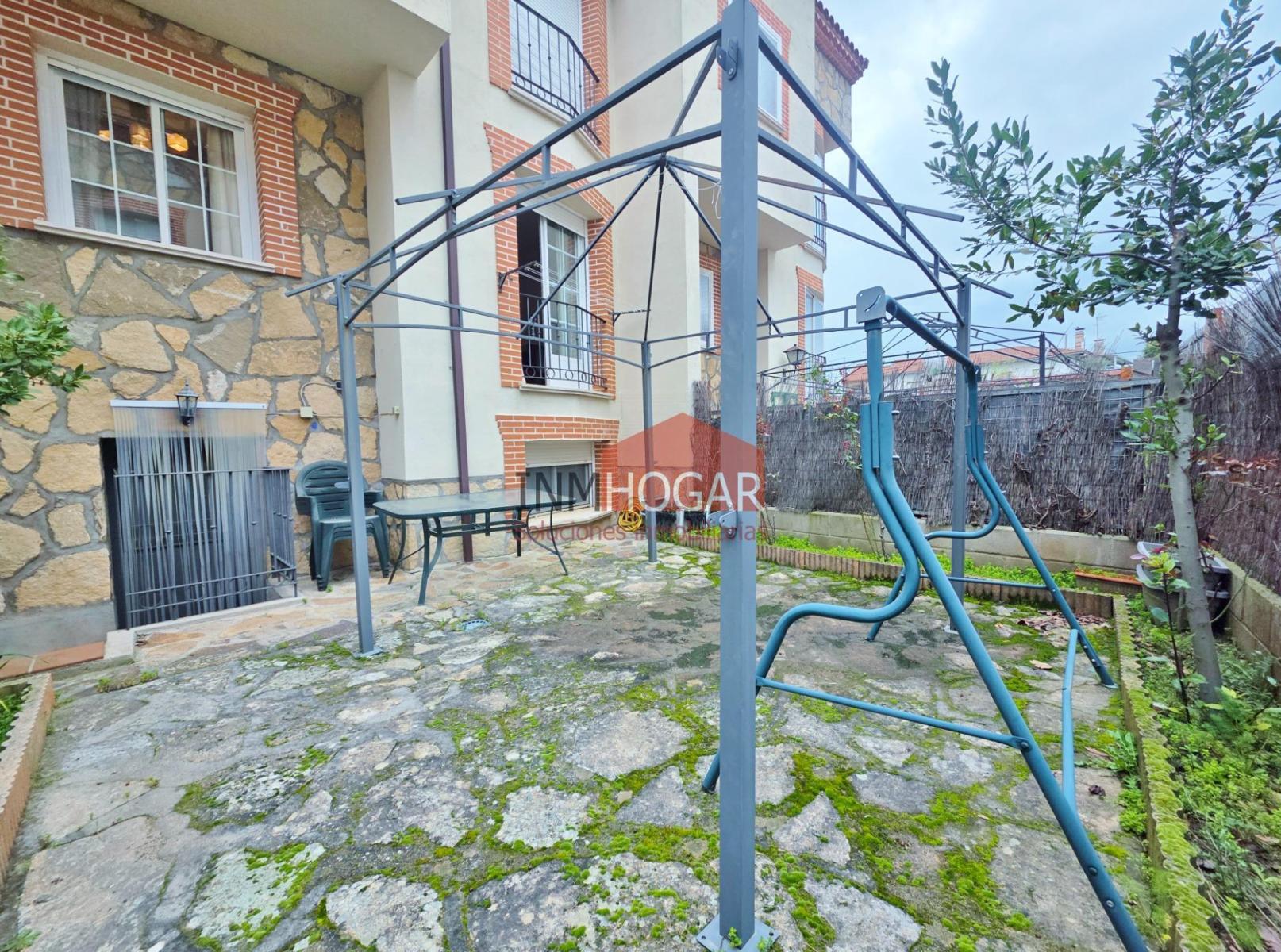 Adosado en Venta en Navaluenga