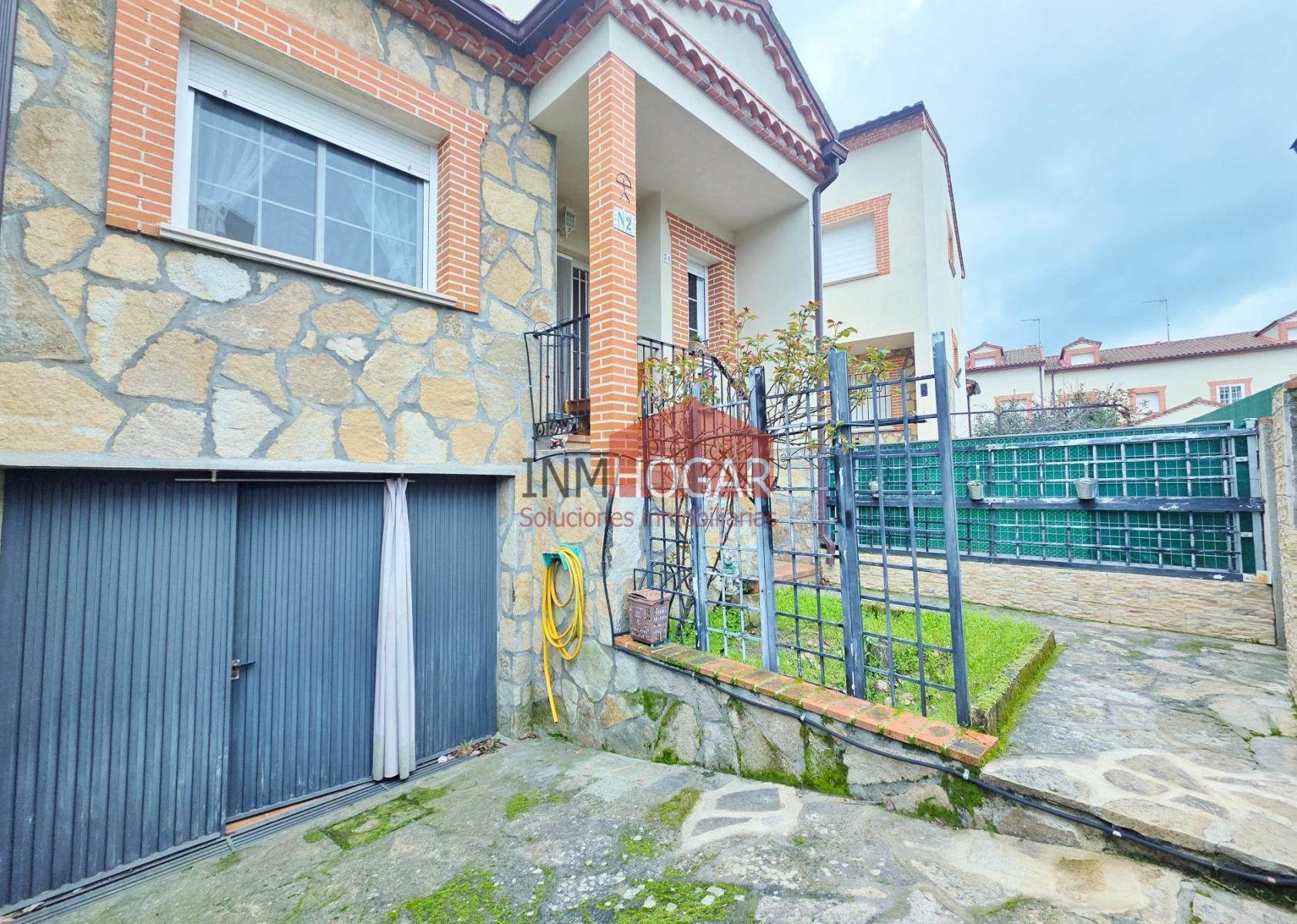 Adosado en Venta en Navaluenga
