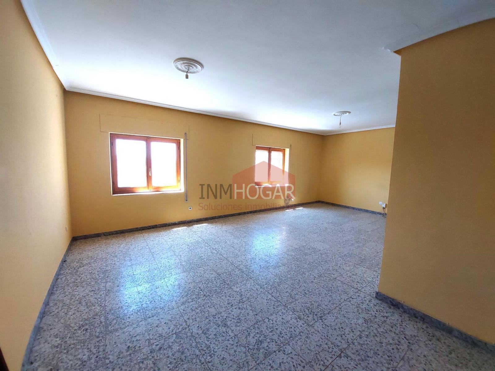 Rural House for Sale in Palacios de Goda