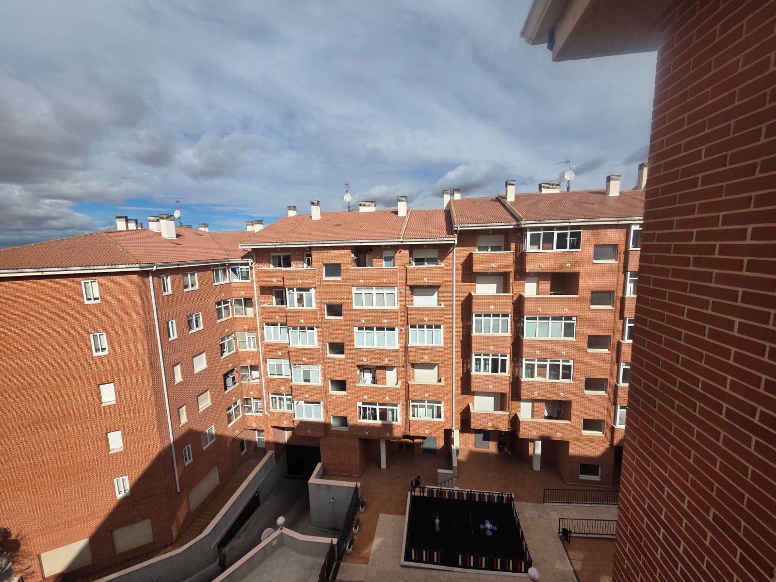 Flat for Rent in Ávila