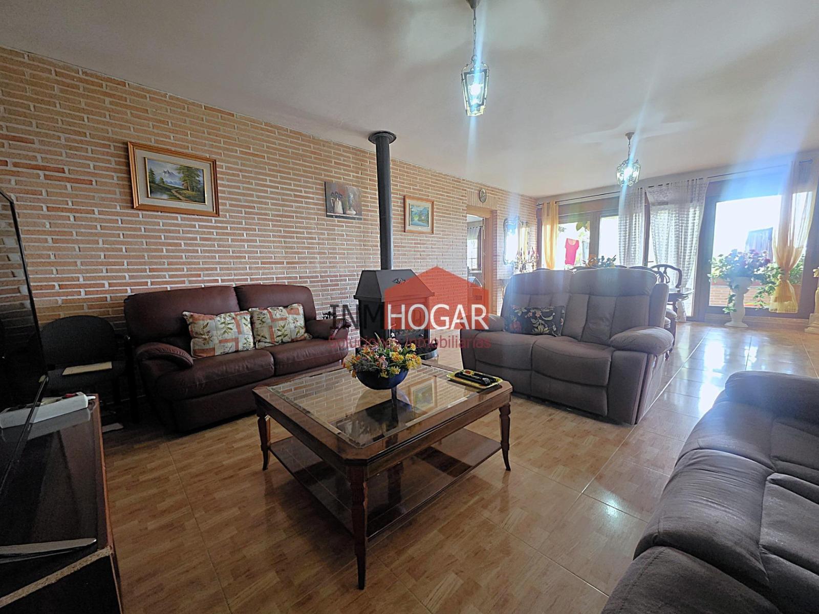 Chalet for Sale in Guisando