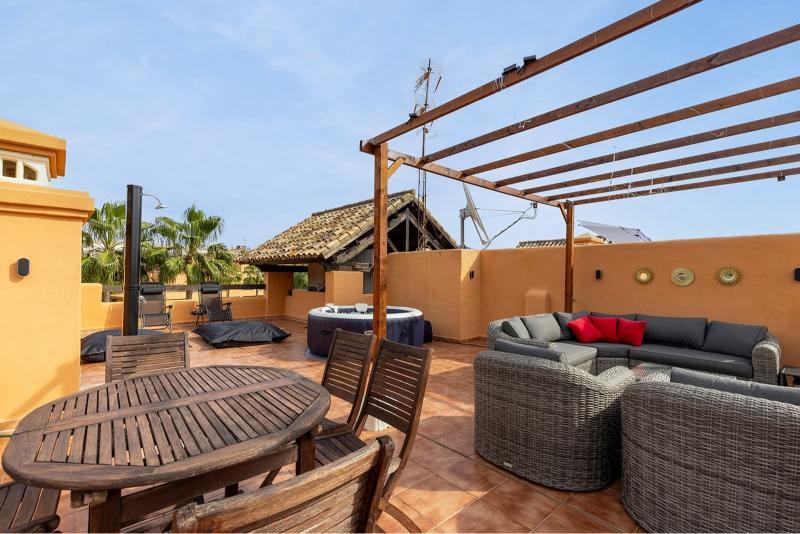 Penthouse for Rent in Casares