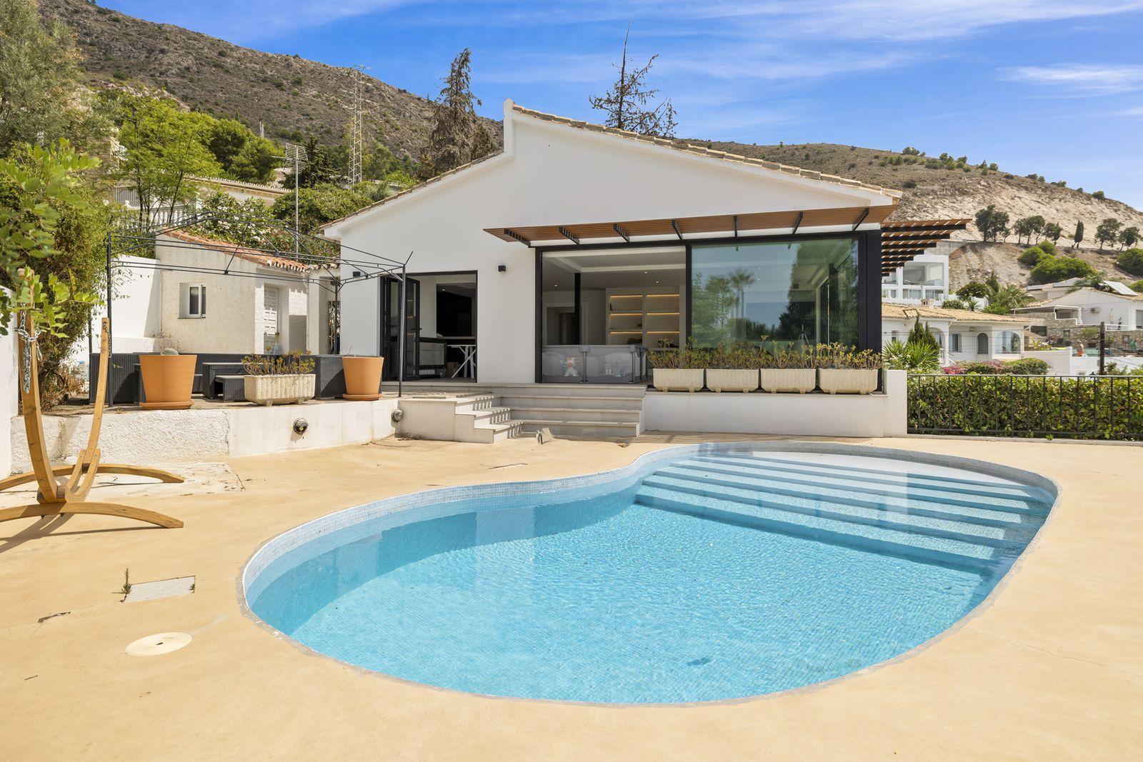 Villa for Sale in Benalmádena