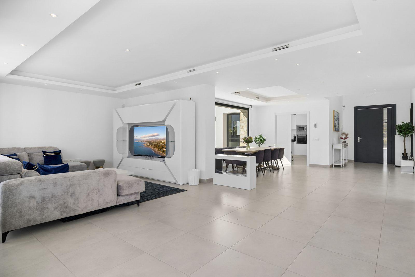 Villa for Sale in Benalmádena