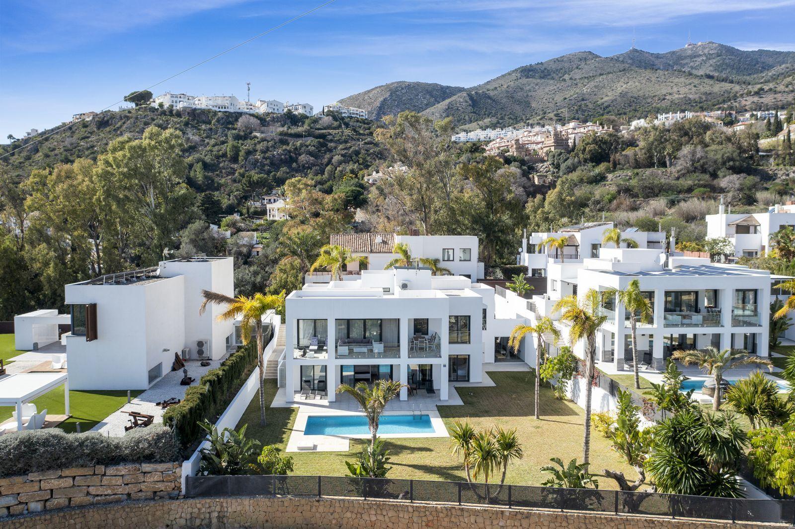 Villa for Sale in Benalmádena