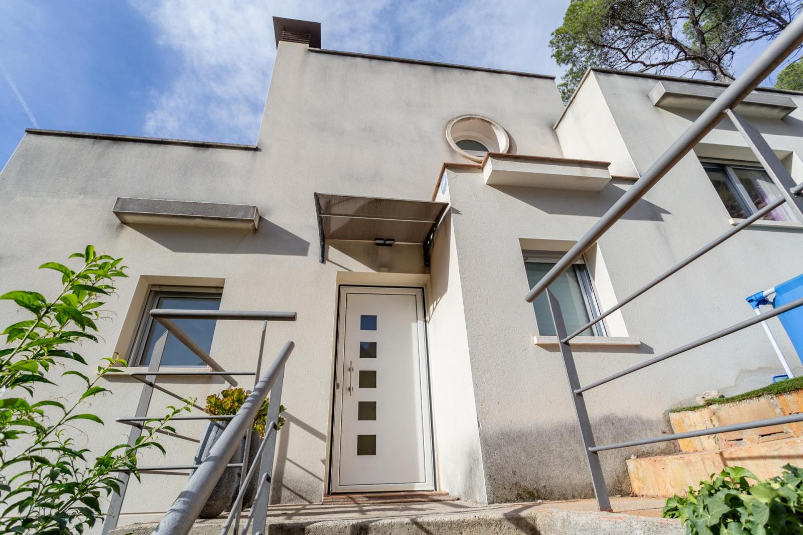 Chalet for Sale in Vallirana