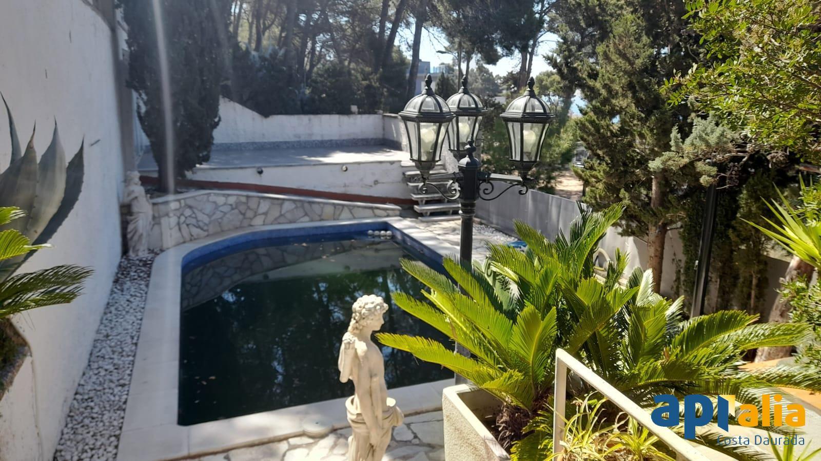 Chalet for Sale in Salou
