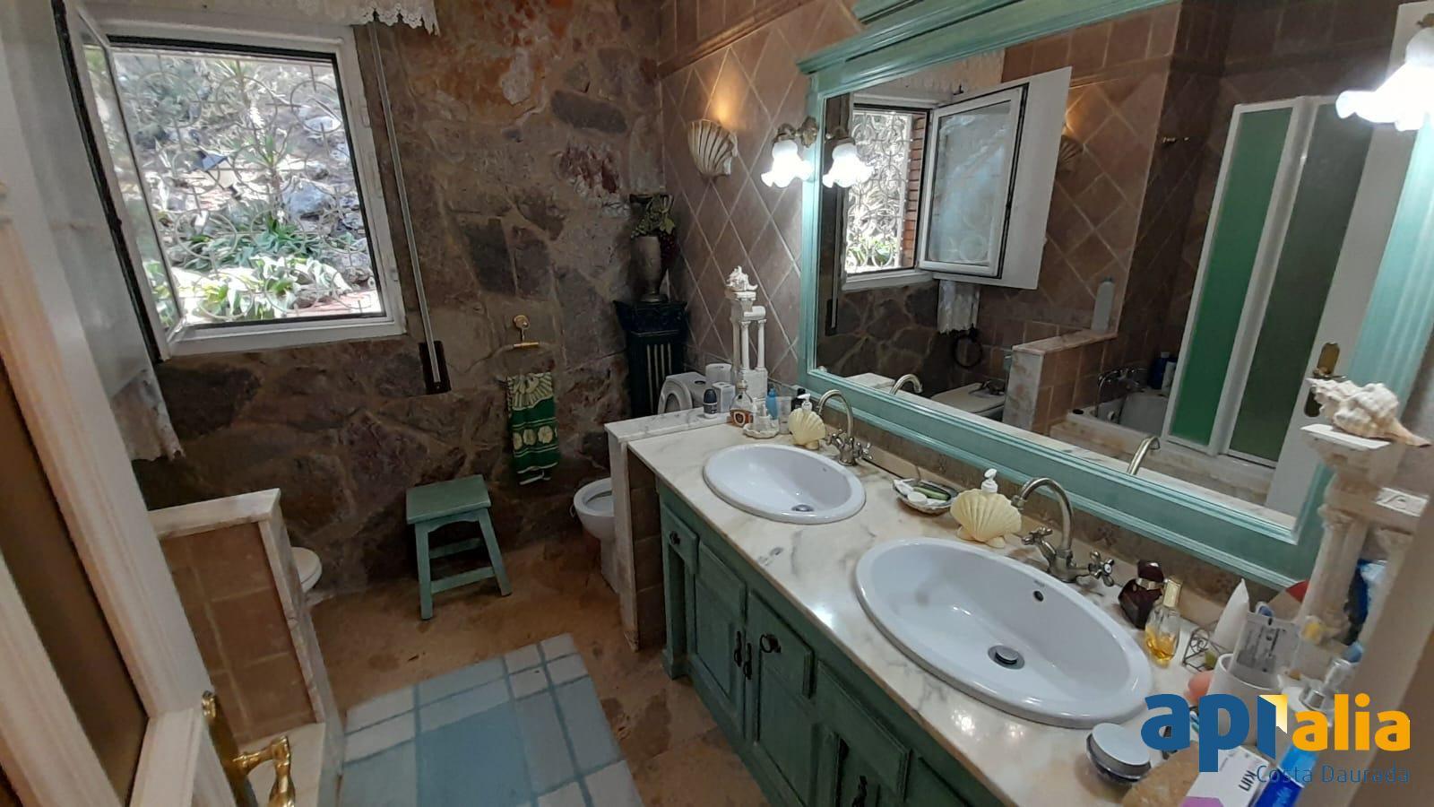 Chalet for Sale in Salou