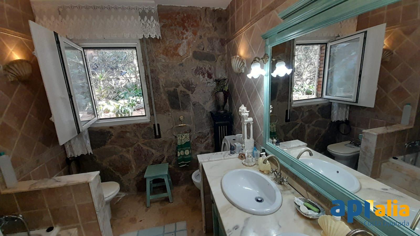 Chalet for Sale in Salou