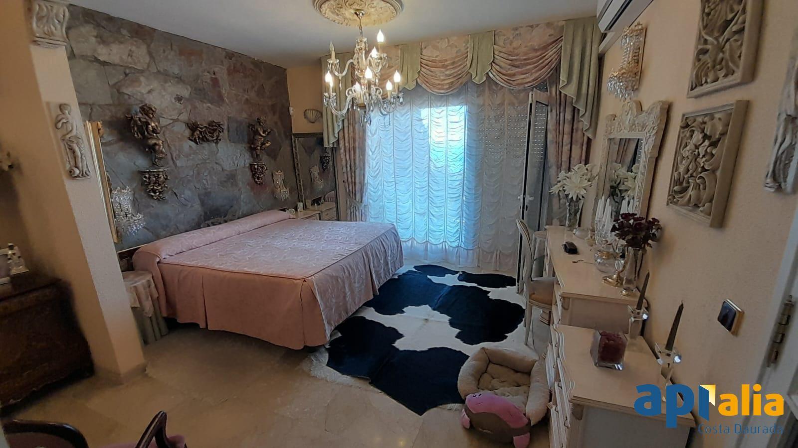 Chalet for Sale in Salou
