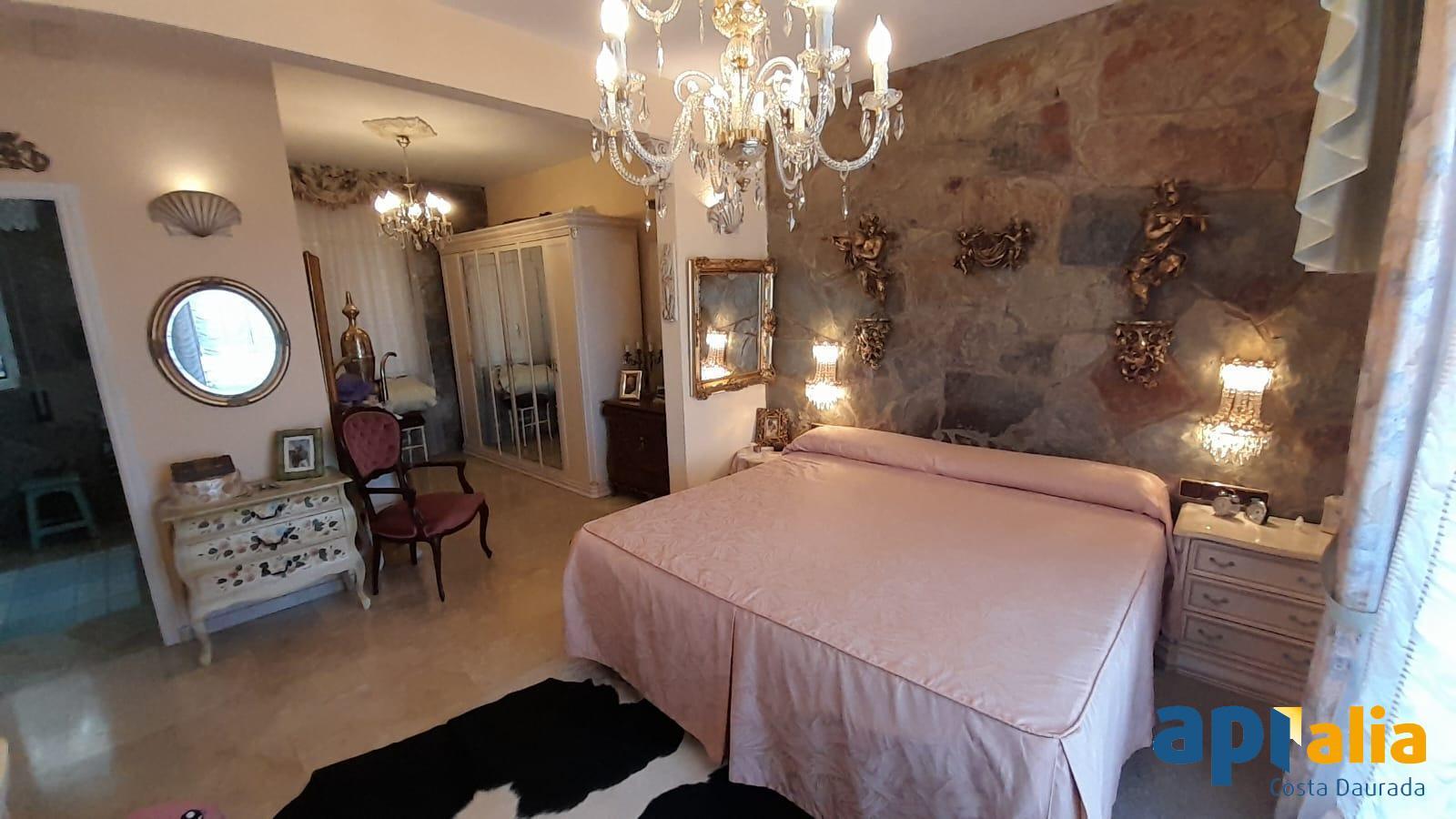 Chalet for Sale in Salou