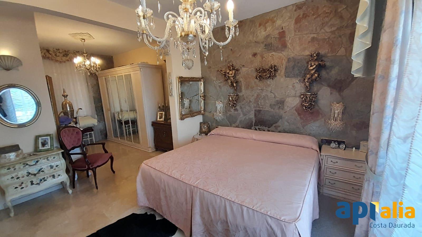 Chalet for Sale in Salou