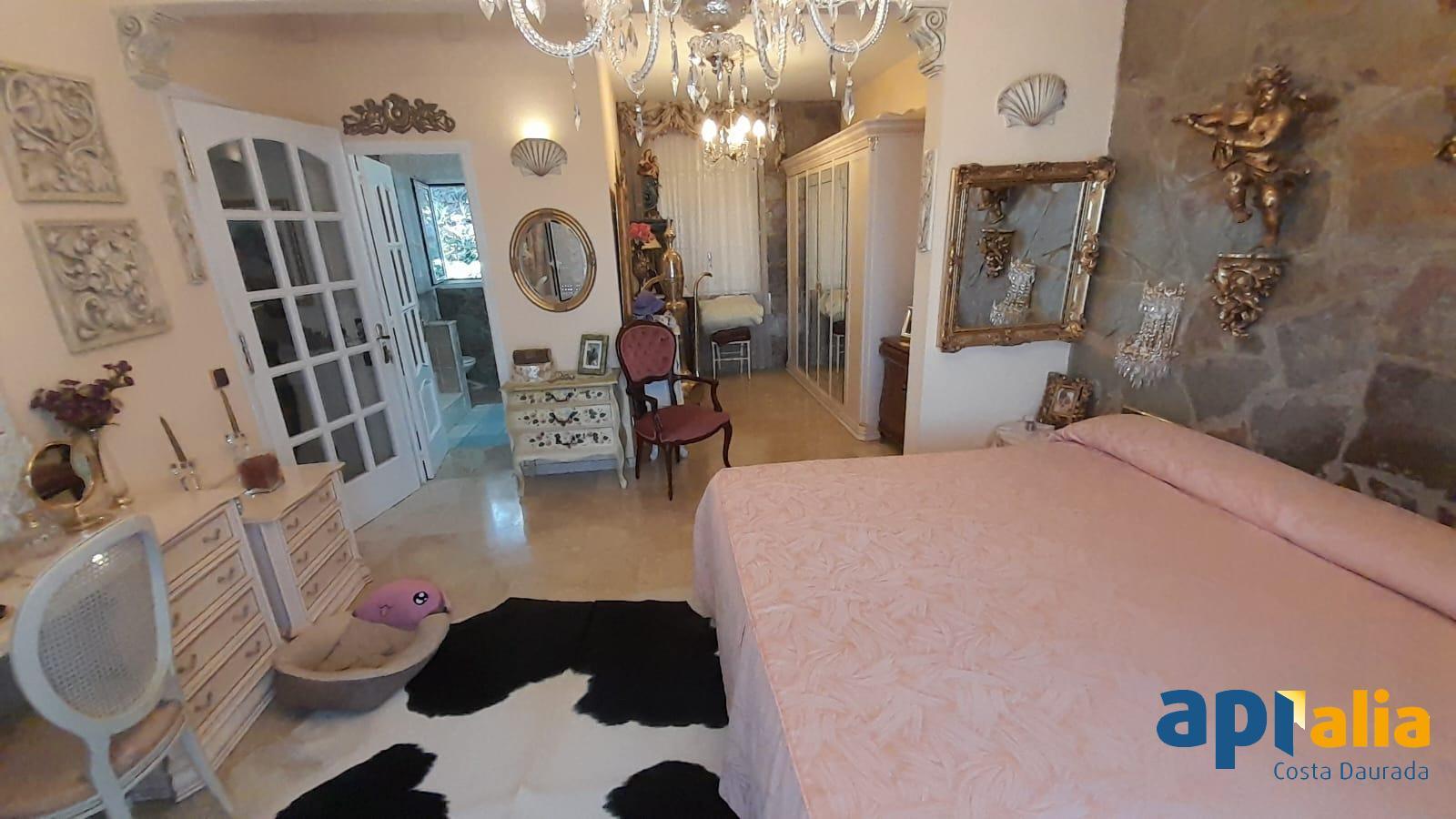 Chalet for Sale in Salou