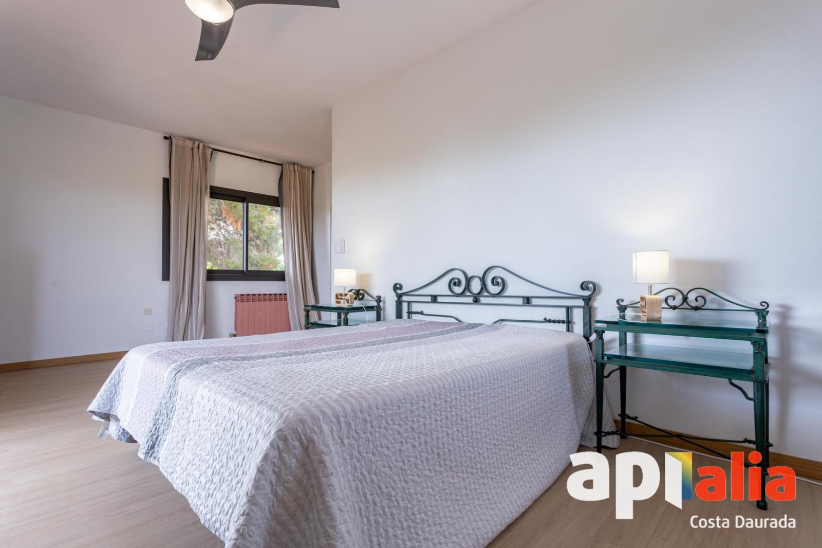 Chalet for Sale in Salou
