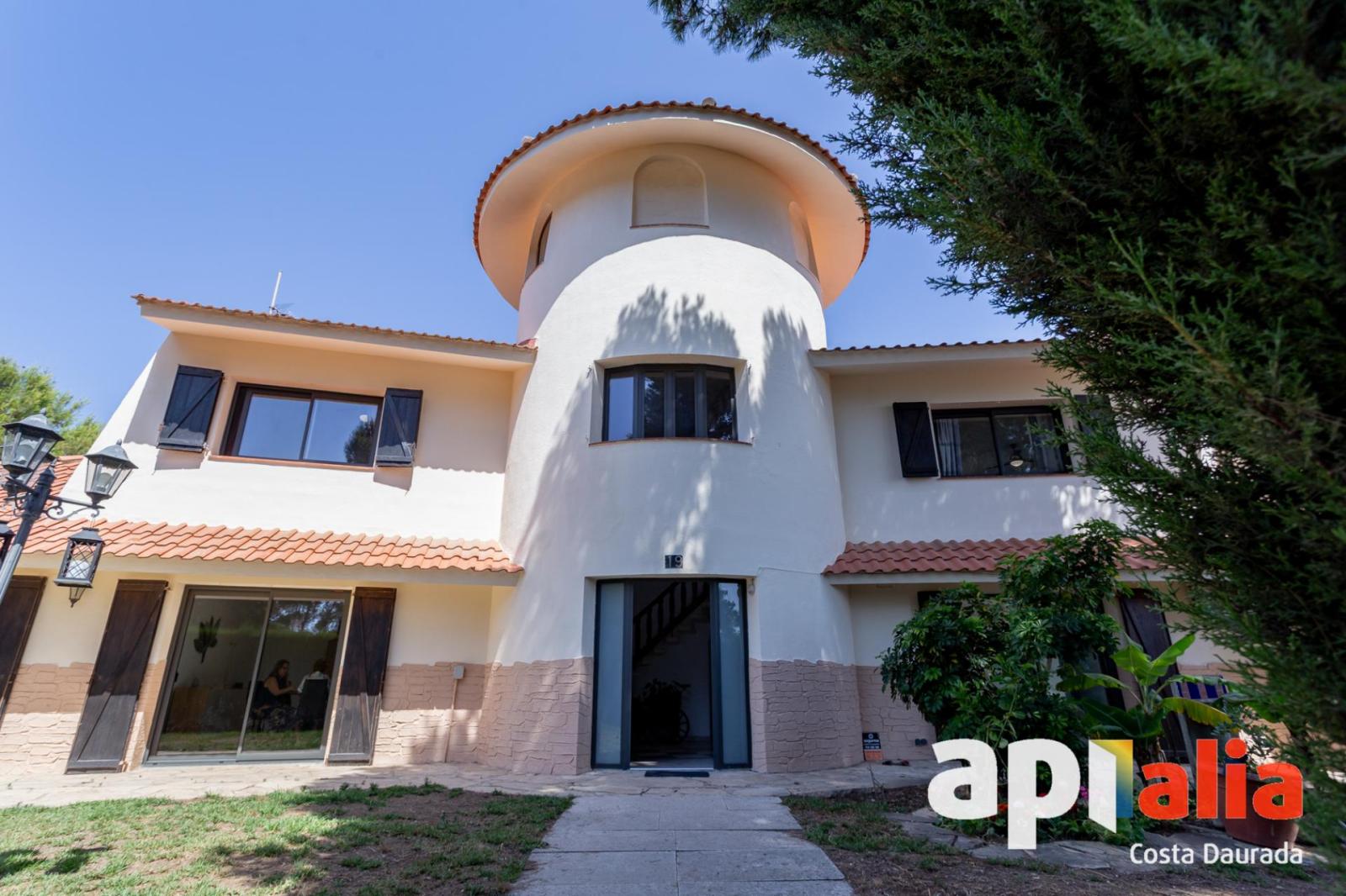 Chalet for Sale in Salou