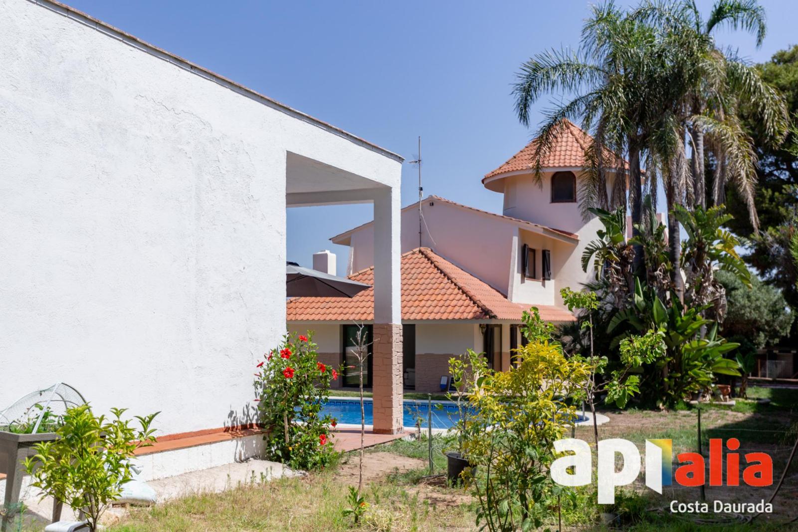 Chalet for Sale in Salou