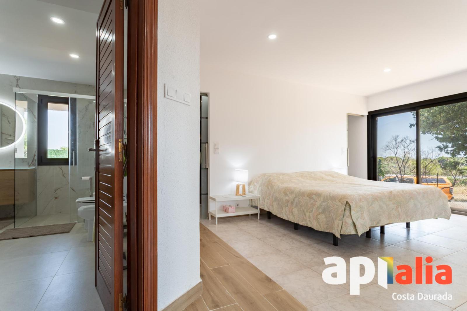 Chalet for Sale in Salou