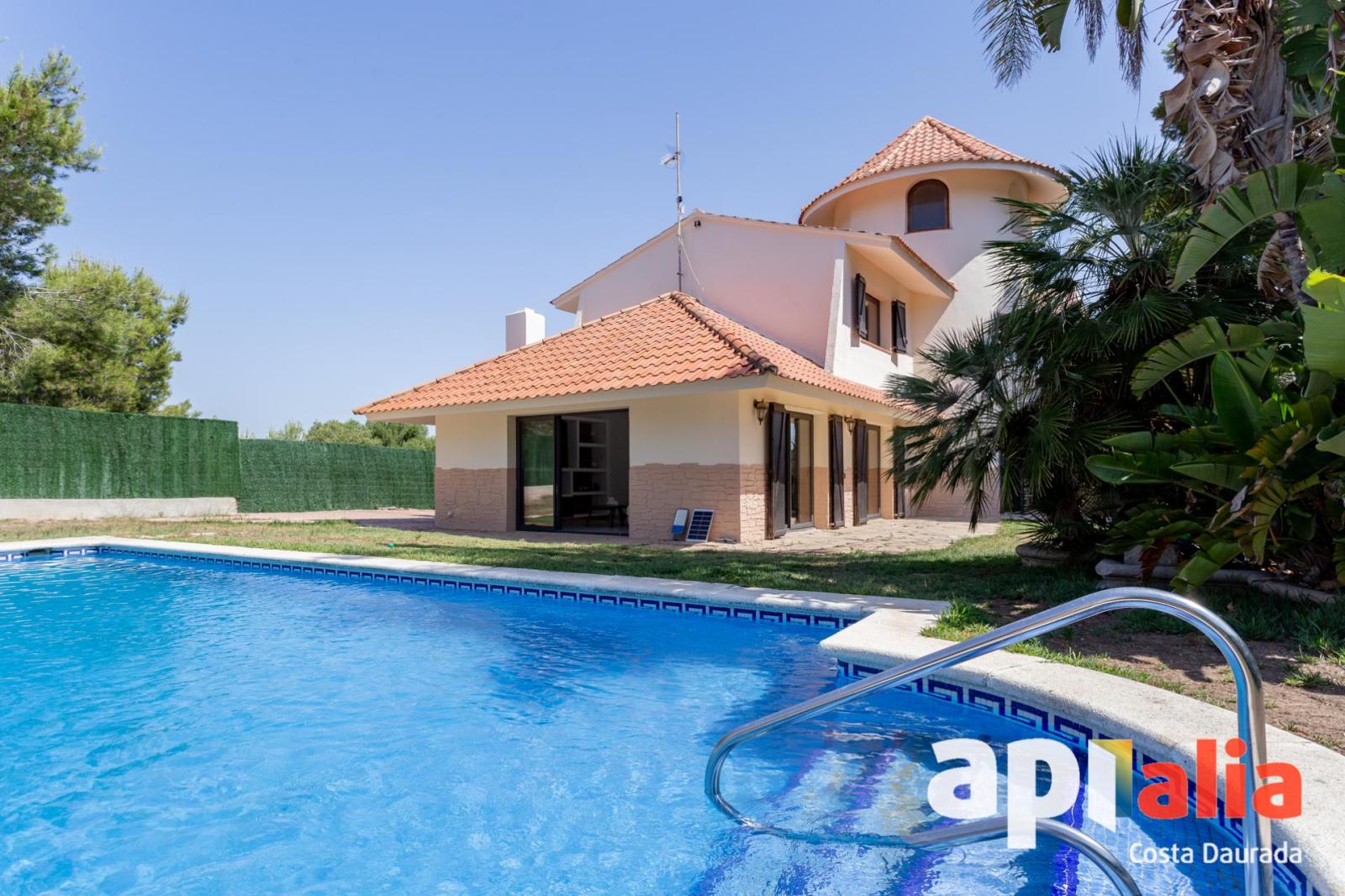 Chalet for Sale in Salou